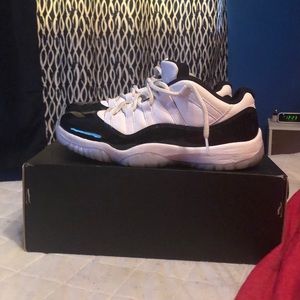 Jordan 11 “Emerald”